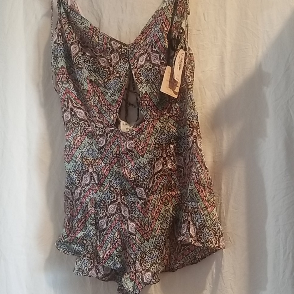NWT!! Never worn. Victoria’s Secret Designer Silk Paisley Romper - Picture 2 of 5